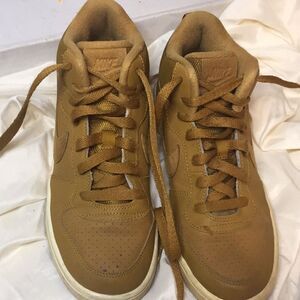 Nike Court Borough Mid shoes